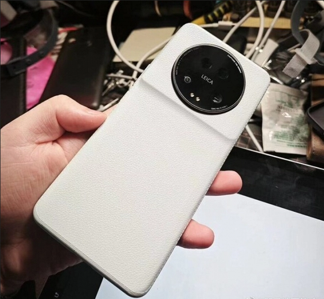 xiaomi 13 ultra back leica imx